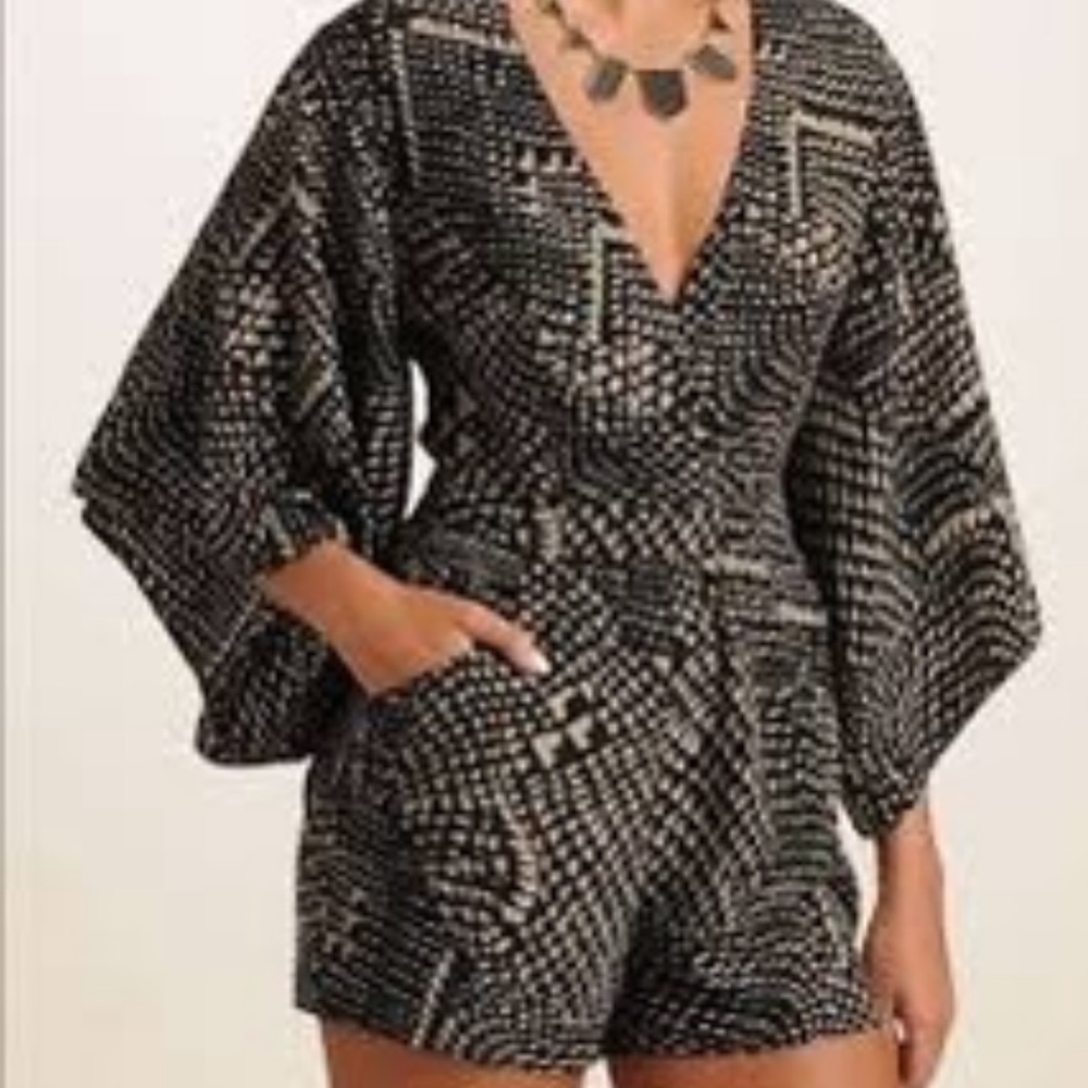 Revolve + Ladakah South Moon Tribal Print Boho Romper With Kimono Sleeves Size 4